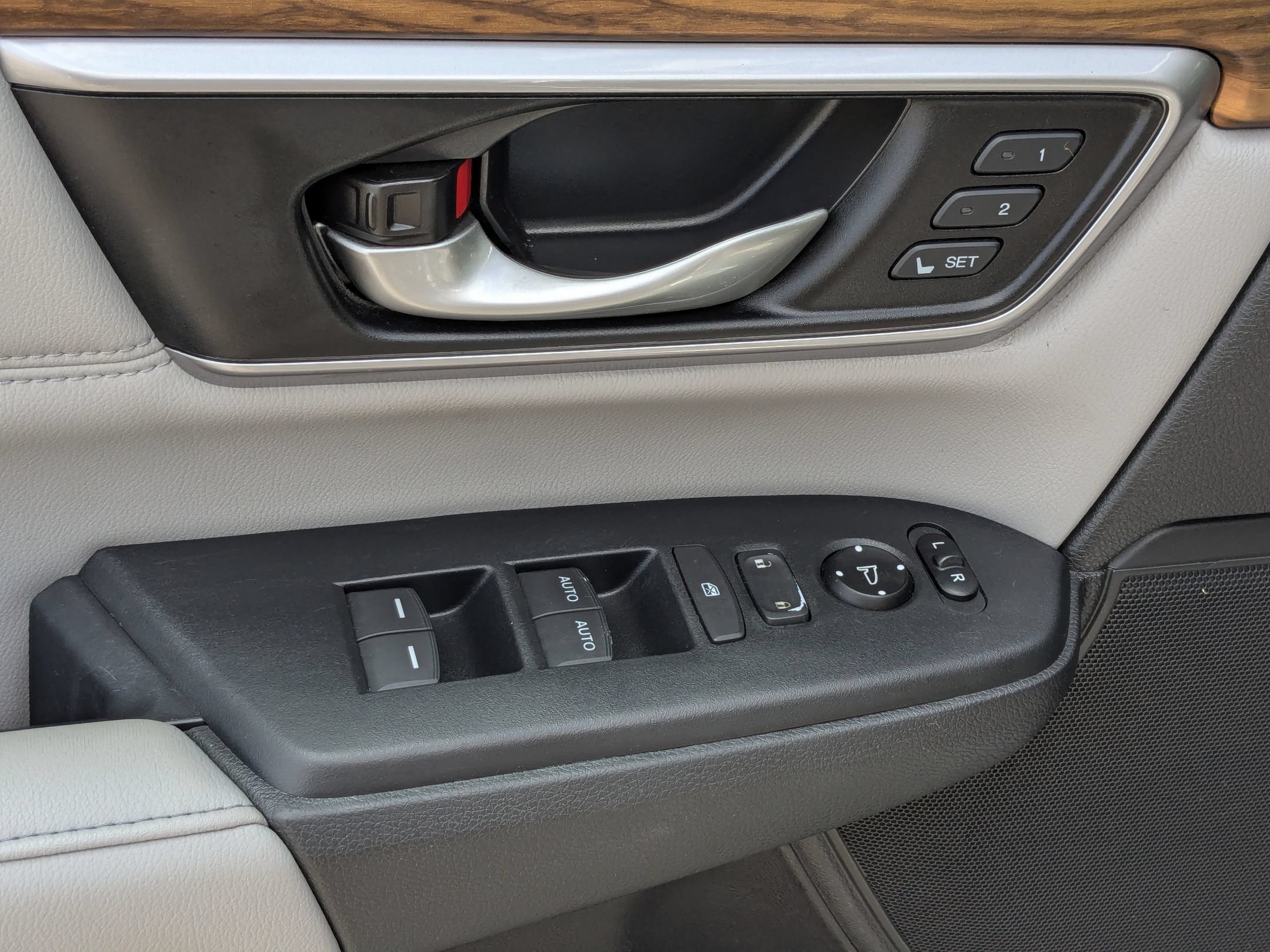 Used 2017 Honda CR-V EX-L image 10