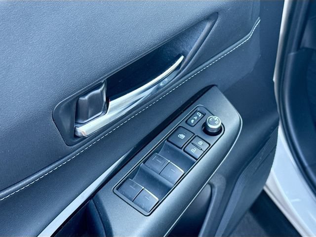 Used 2023 Toyota Venza LE AWD/4WD image 19