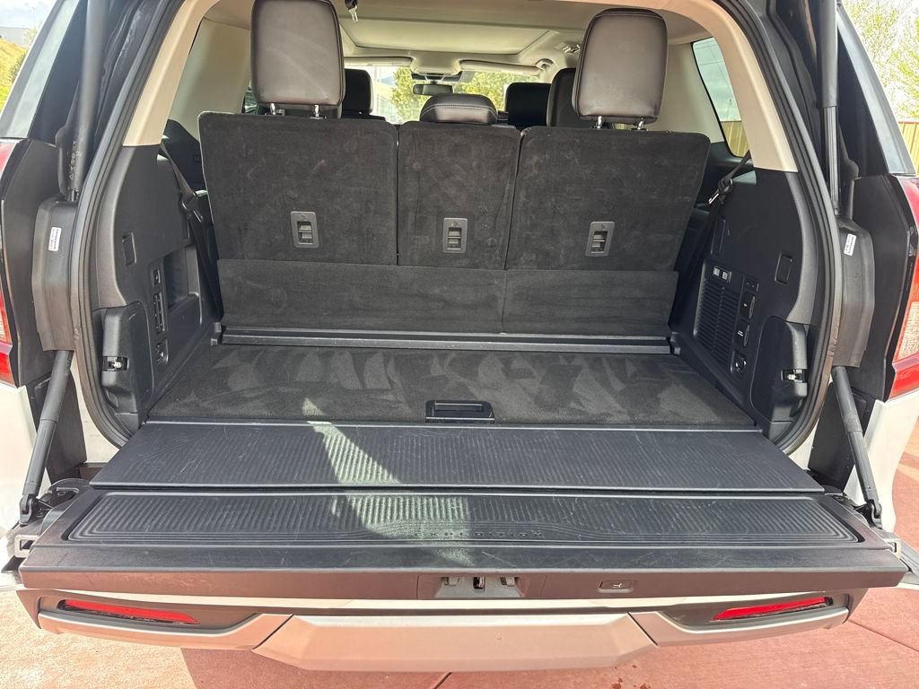 Certified 2025 Ford Expedition Platinum AWD/4WD image 9