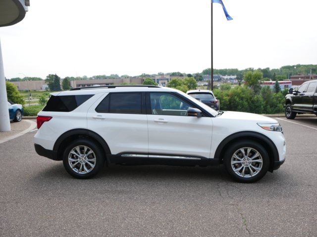 Certified 2023 Ford Explorer XLT w/ Equipment Group 202A AWD/4WD image 4