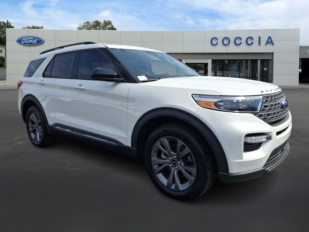 Certified 2023 Ford Explorer XLT w/ Equipment Group 202A image 3