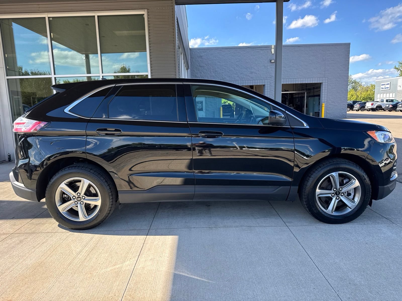 Certified 2024 Ford Edge SEL w/ Convenience Package AWD/4WD image 9