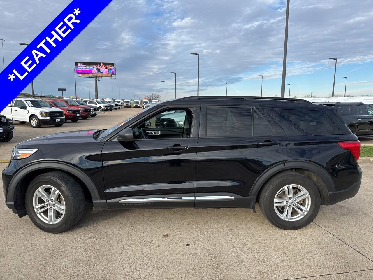 Certified 2022 Ford Explorer XLT w/ Equipment Group 202A image 6