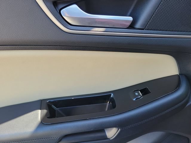 Certified 2017 Ford Edge SEL w/ Equipment Group 201A FWD image 12