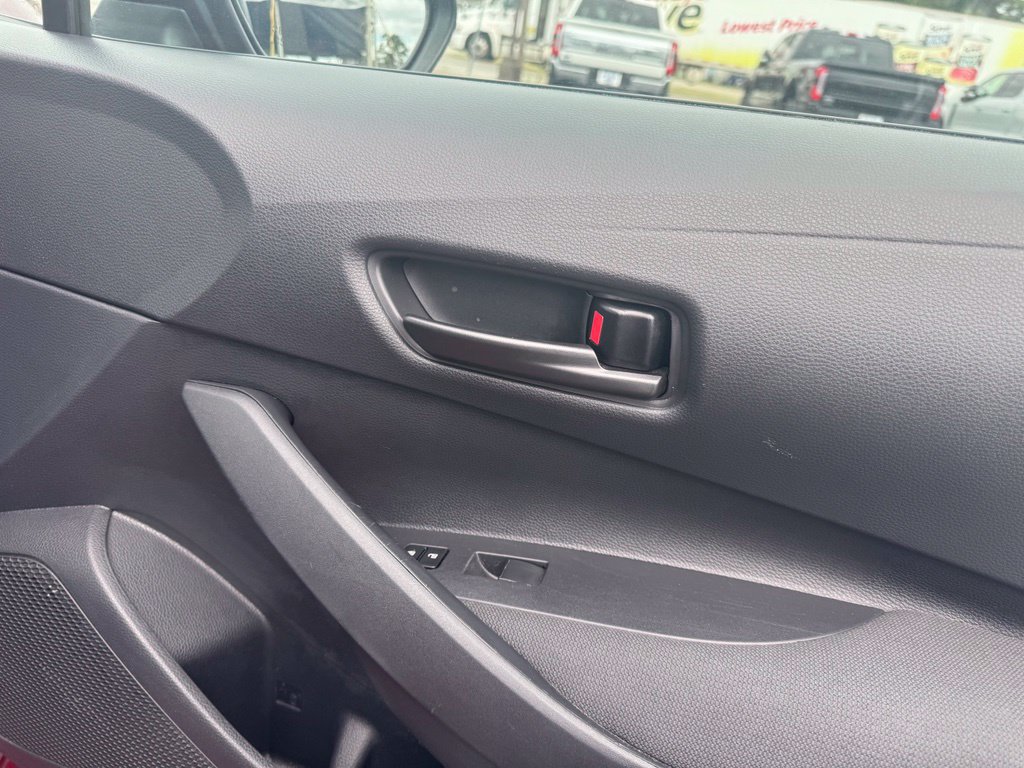 Used 2025 Toyota Corolla LE FWD image 15