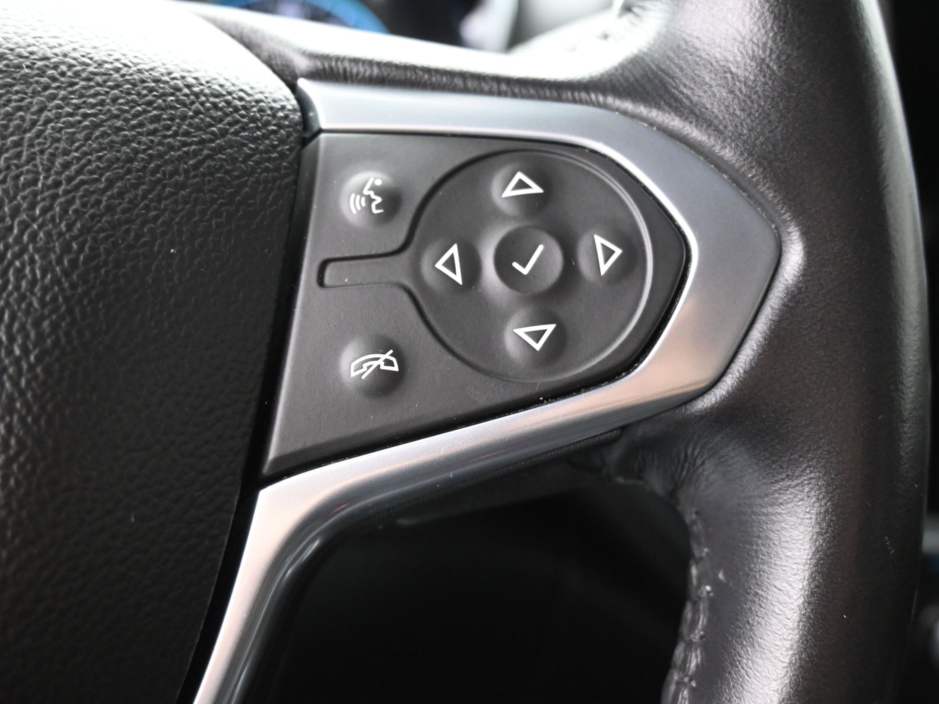 Used 2021 Chevrolet Traverse LT image 39