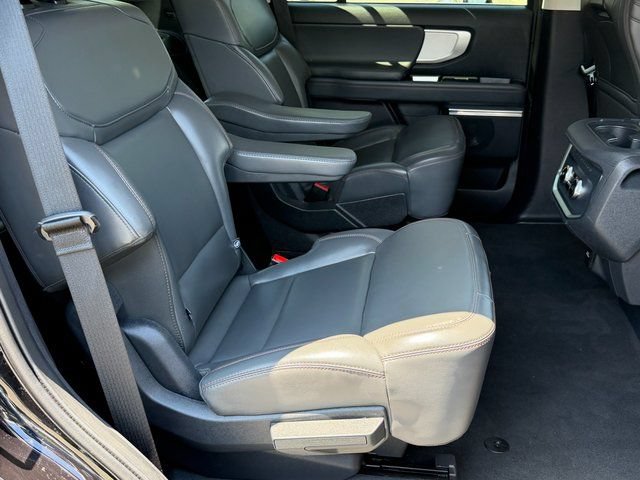 Certified 2025 Ford Expedition Active AWD/4WD image 32