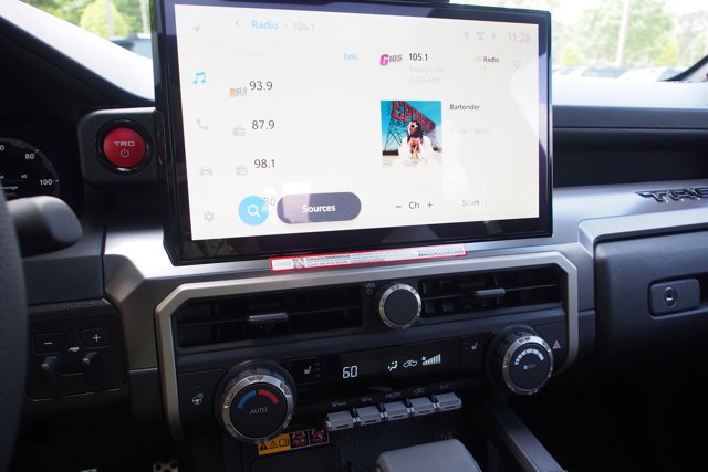 Used 2025 Toyota Tacoma TRD Sport image 25