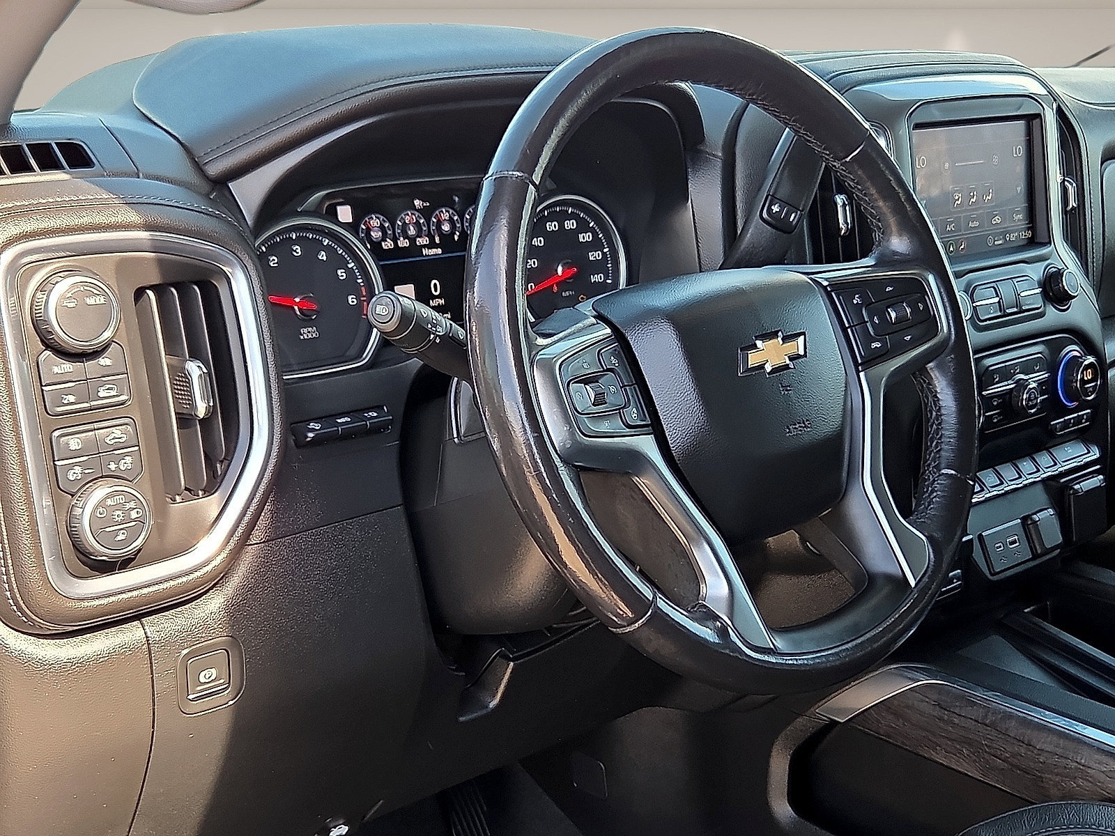 Used 2020 Chevrolet Silverado 1500 LTZ w/ LTZ Texas Edition AWD/4WD image 15