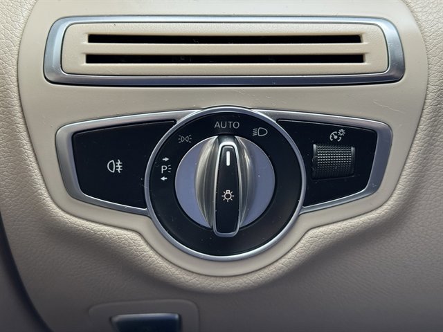 Used 2019 Mercedes-Benz C 300 4MATIC Sedan image 8