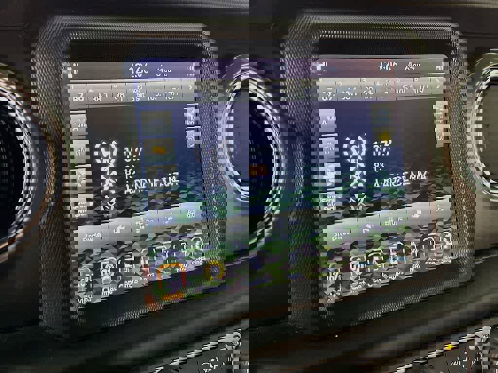 Used 2022 Jeep Wrangler Unlimited Sahara image 16