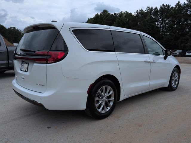 Used 2026 Chrysler Pacifica Limited FWD image 4