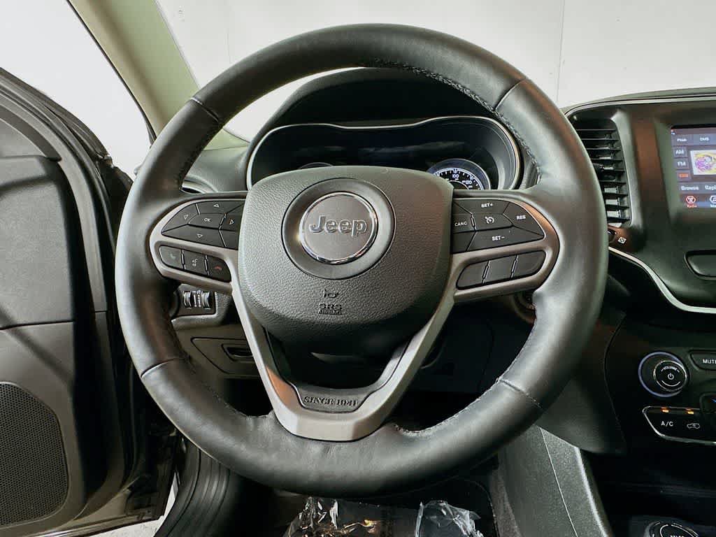 Used 2019 Jeep Cherokee Latitude Plus w/ Cold Weather Group AWD/4WD image 16
