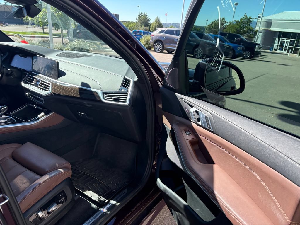 Used 2021 BMW X5 M50i AWD/4WD image 28