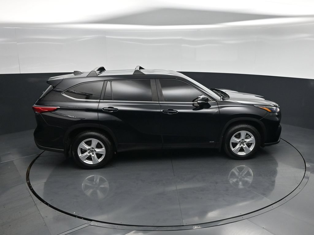 Used 2023 Toyota Highlander LE AWD/4WD image 39
