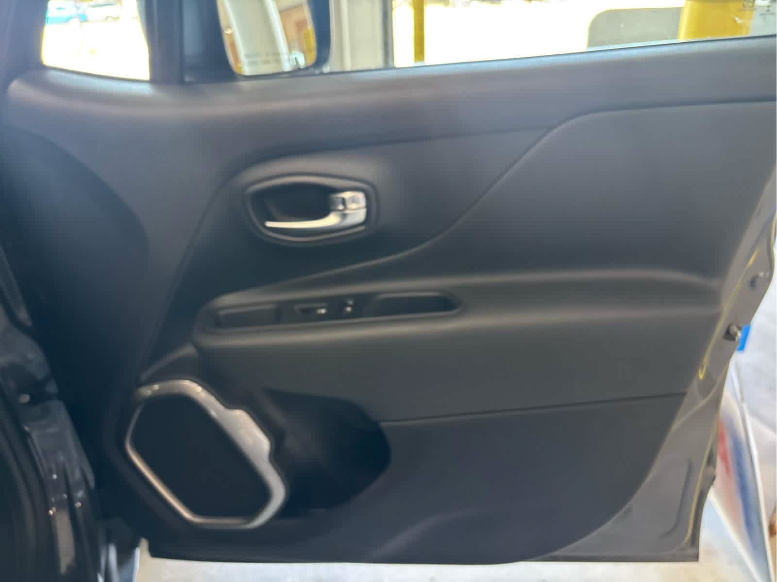 Used 2022 Jeep Renegade Latitude w/ Convenience Group AWD/4WD image 35