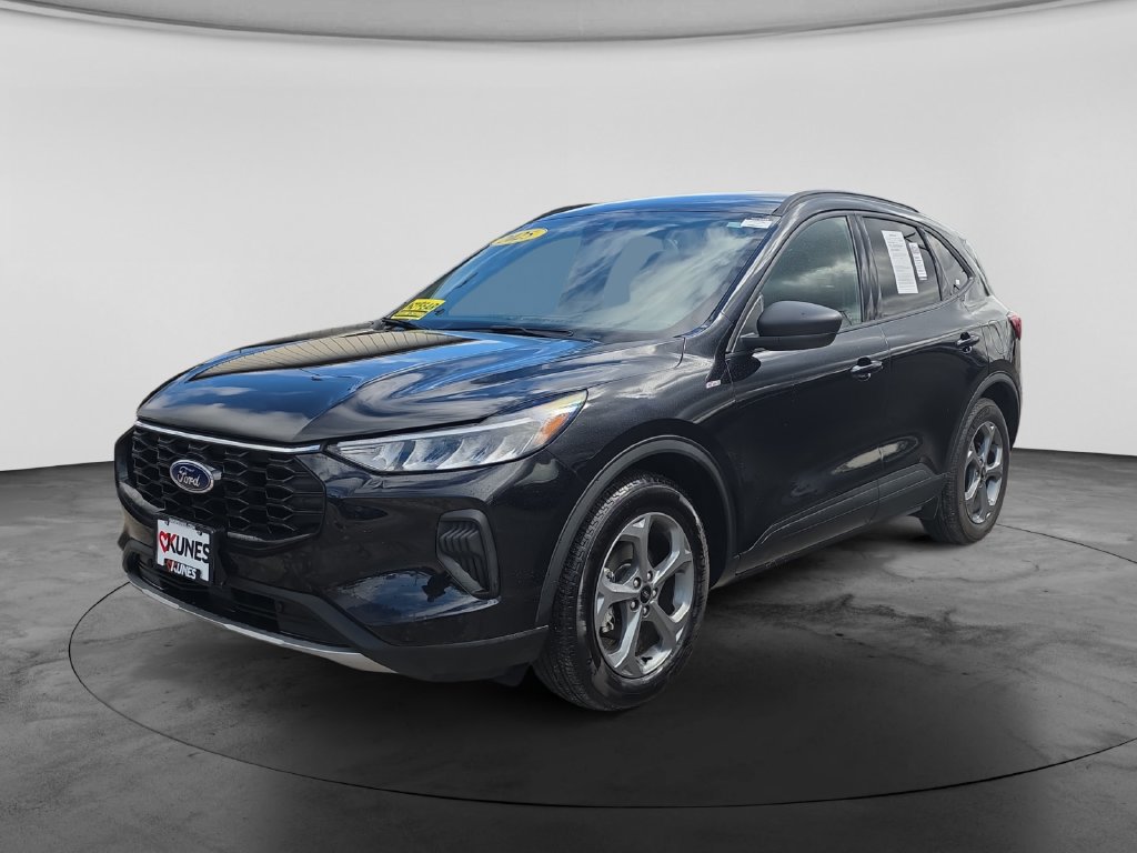 Certified 2025 Ford Escape ST-Line FWD image 3