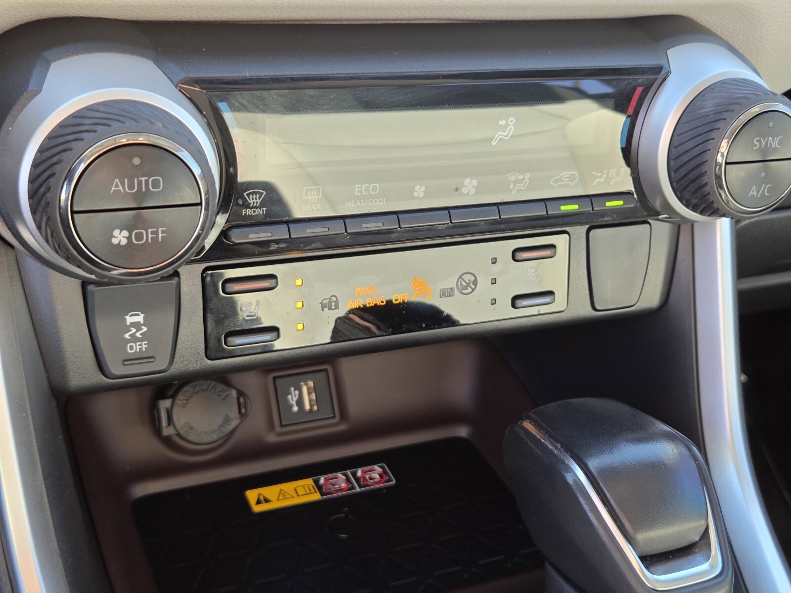 Used 2024 Toyota RAV4 Limited image 22