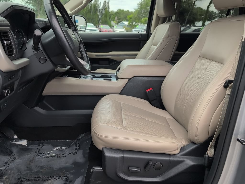 Certified 2024 Ford Expedition XLT RWD image 8