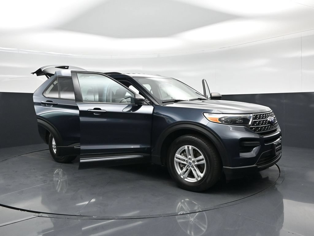 Certified 2023 Ford Explorer XLT RWD image 30