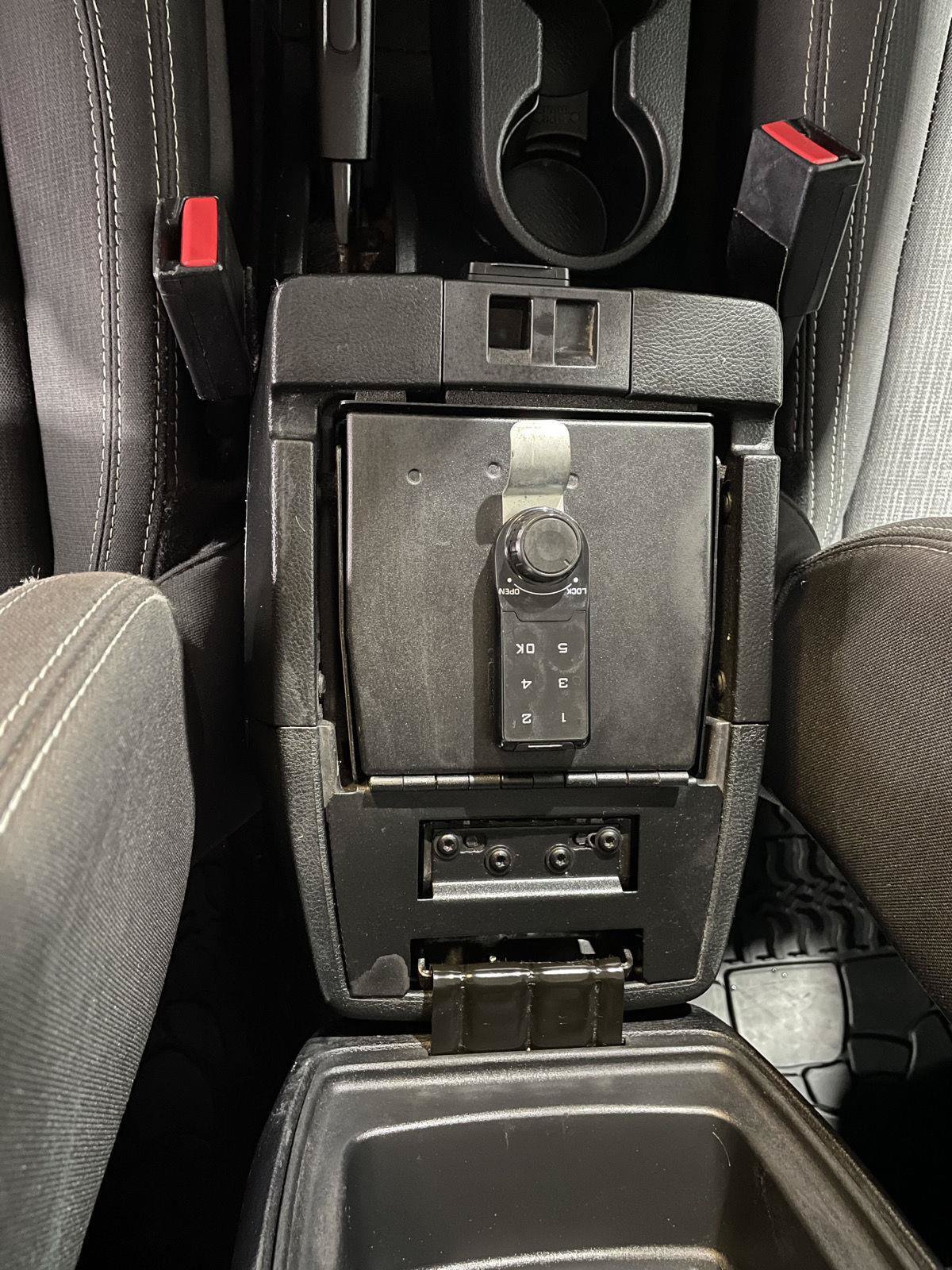 Used 2018 Jeep Wrangler Unlimited Sahara AWD/4WD image 34