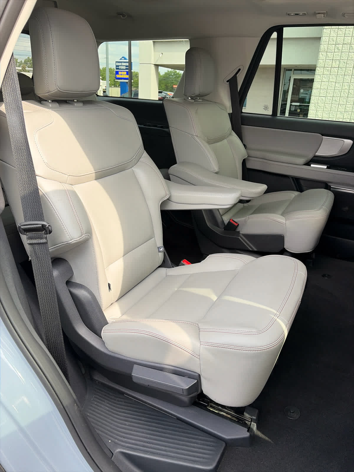 Certified 2025 Ford Expedition Active AWD/4WD image 28