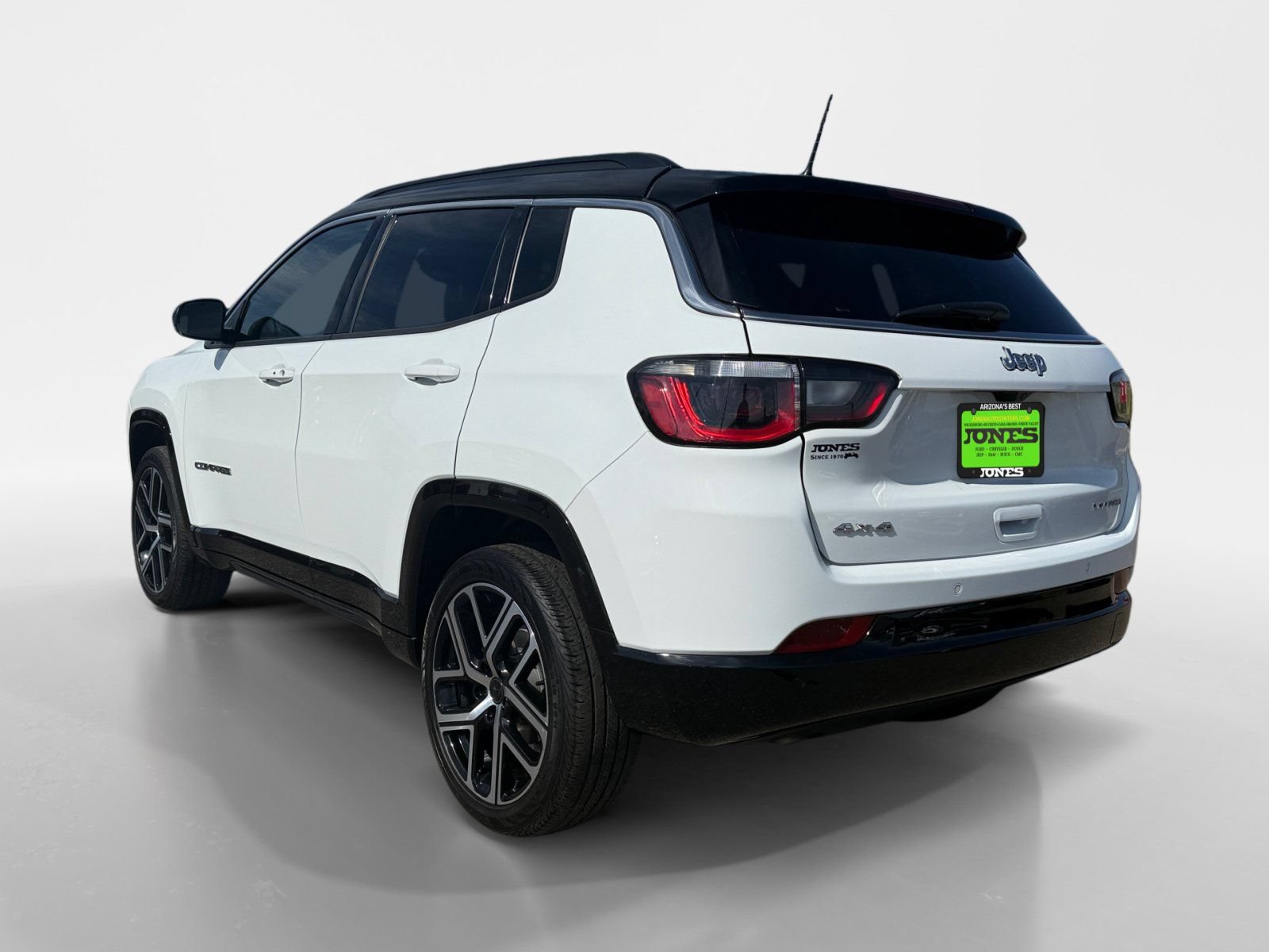 Used 2025 Jeep Compass Limited w/ Elite Group AWD/4WD image 4