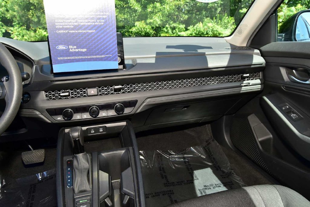Used 2025 Honda Accord SE image 18