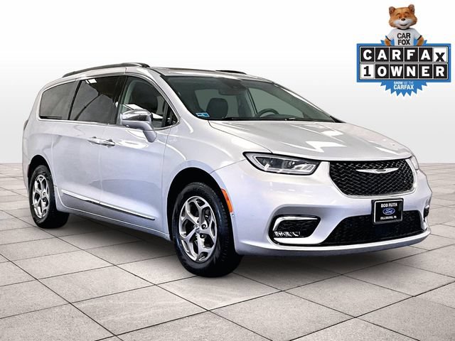 Used 2022 Chrysler Pacifica Limited AWD/4WD image 2