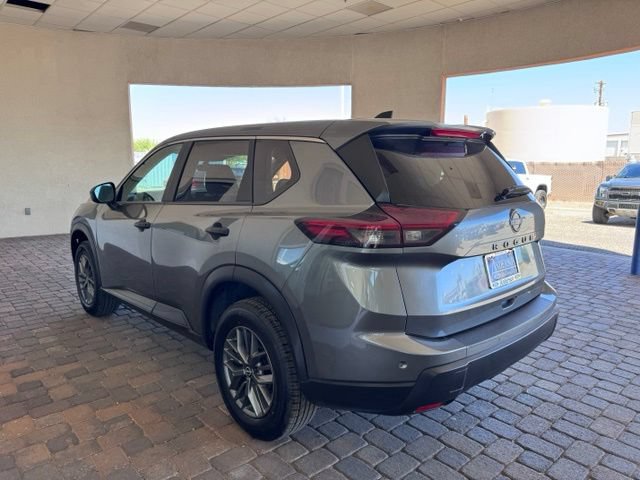 Used 2024 Nissan Rogue S FWD image 2