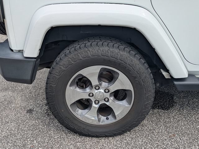 Used 2018 Jeep Wrangler Unlimited Sahara w/ Connectivity Group AWD/4WD image 11
