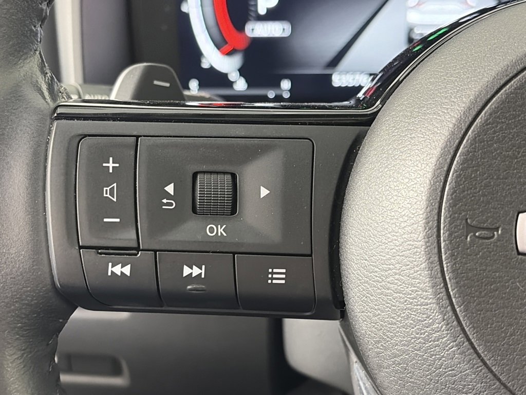 Used 2022 Nissan Rogue Platinum w/ Head-Up Display Package image 17