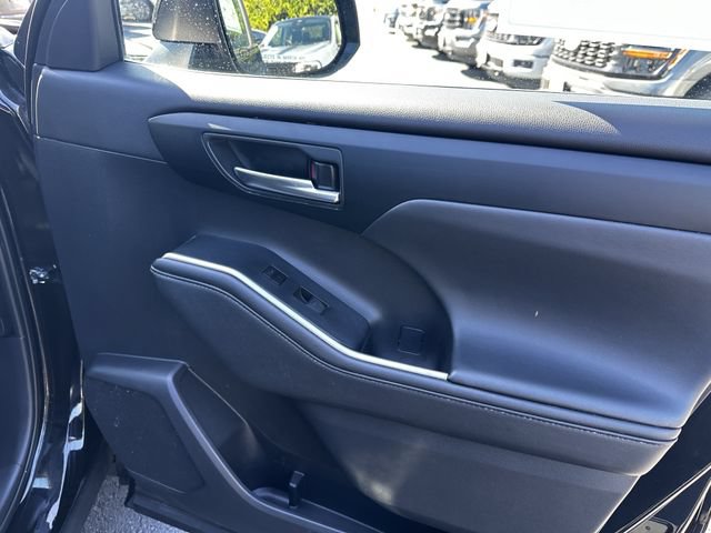 Used 2024 Toyota Highlander XLE AWD/4WD image 34