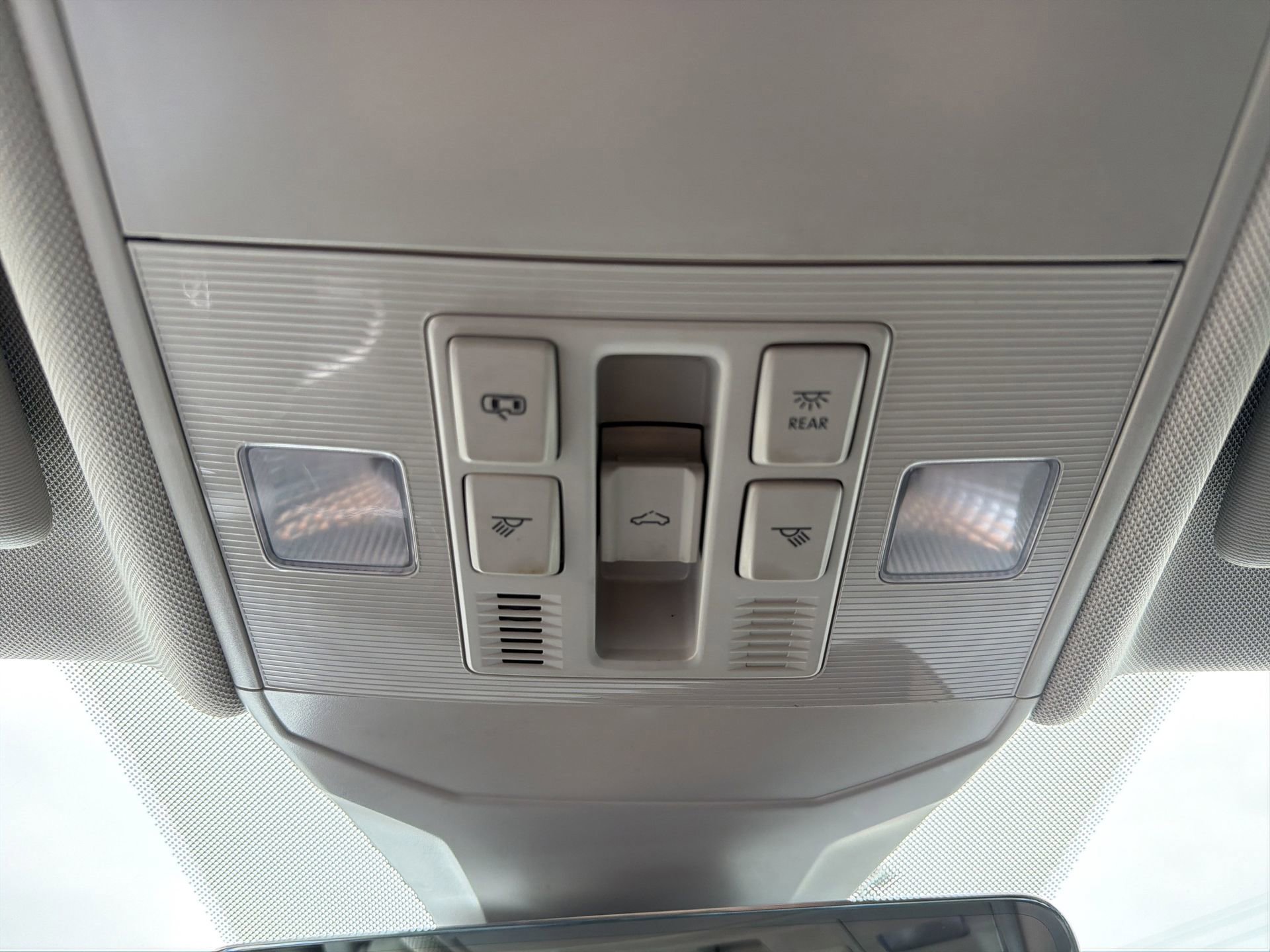 Used 2024 Volkswagen Jetta SE w/ Panoramic Sunroof Package image 24