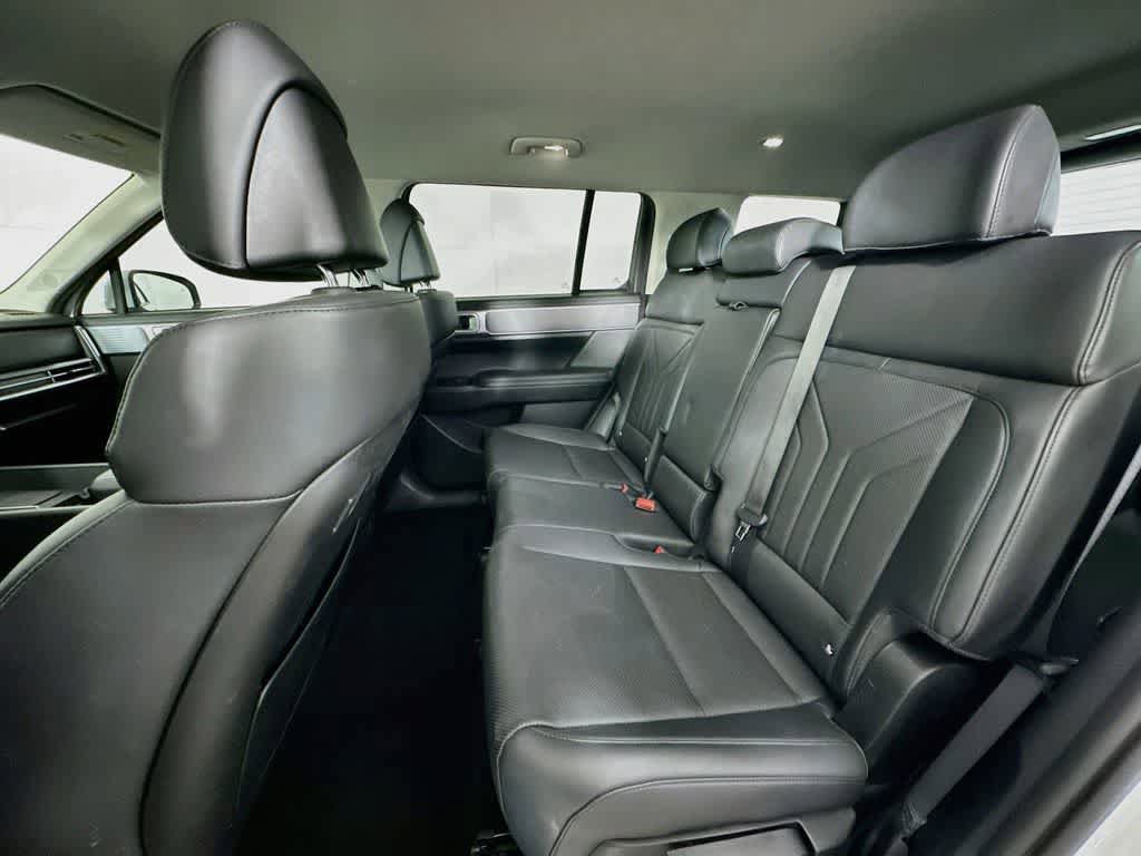 Used 2025 Hyundai Santa Fe SEL FWD image 12