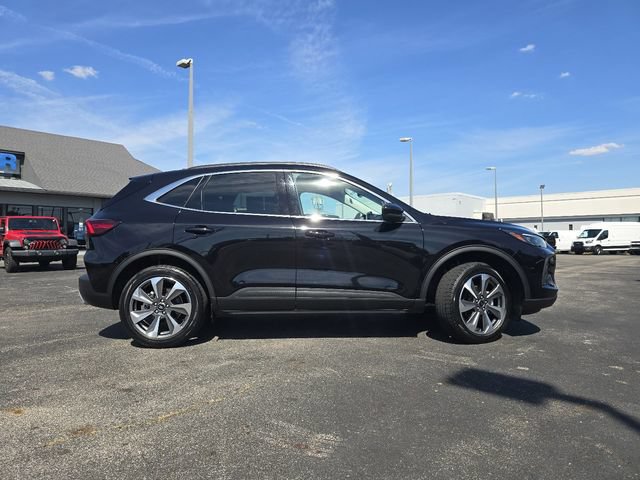 Certified 2025 Ford Escape Platinum AWD/4WD image 18