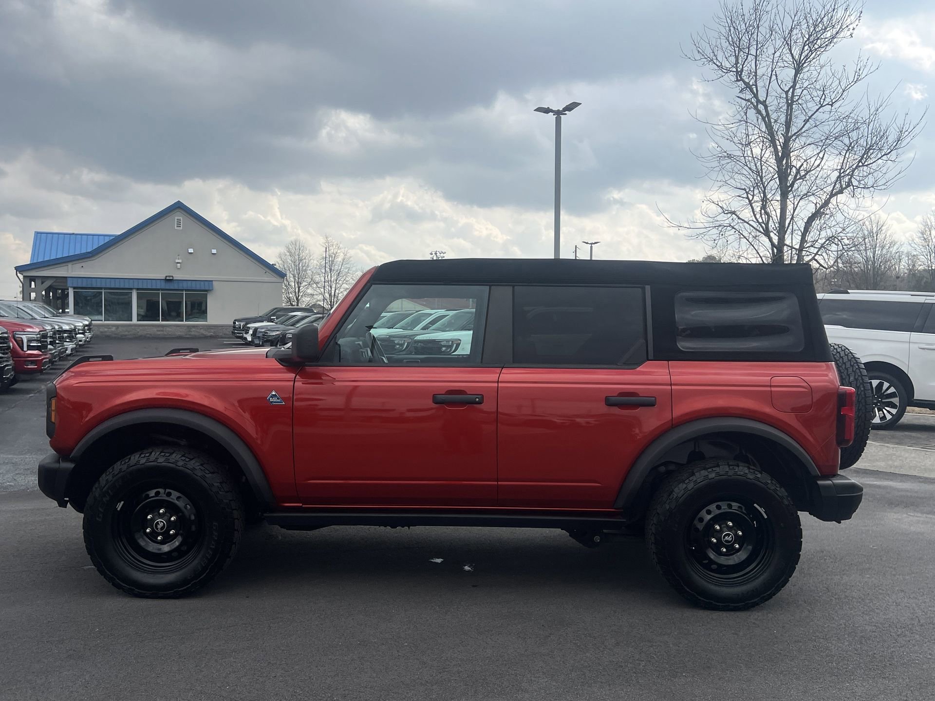 Certified 2023 Ford Bronco Black Diamond image 6