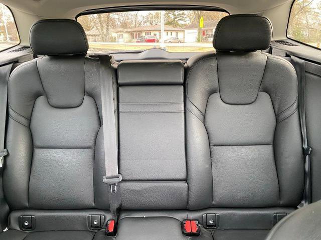 Used 2021 Volvo XC60 T5 Momentum w/ Protection Package Premier image 27