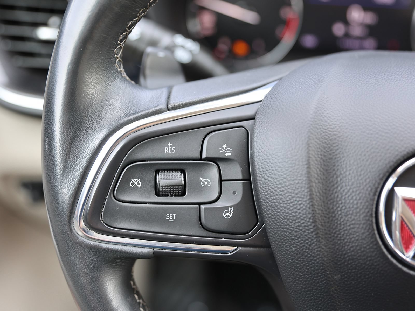 Used 2022 Buick Envision Preferred AWD/4WD image 38
