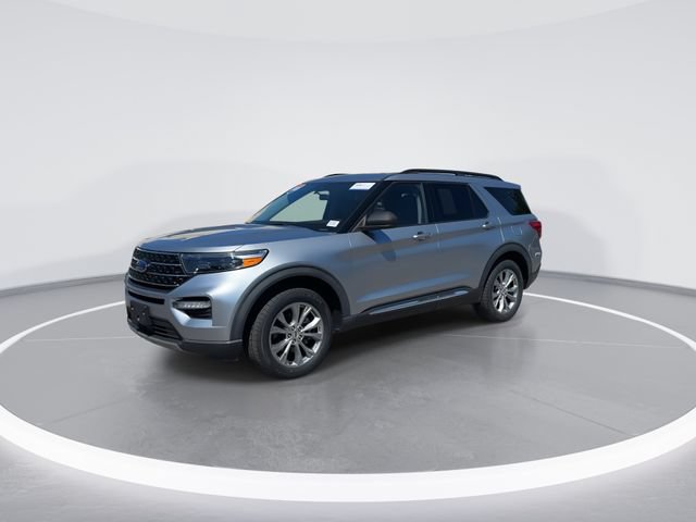 Certified 2020 Ford Explorer XLT w/ Equipment Group 202A AWD/4WD image 3