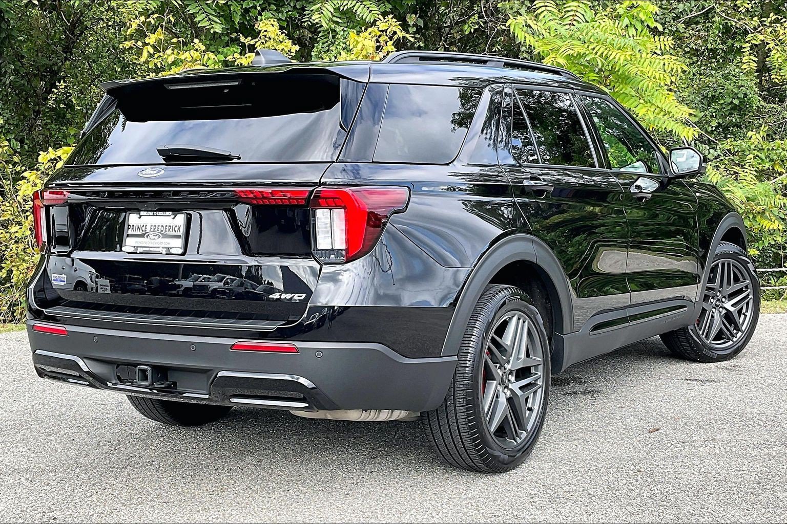 Certified 2025 Ford Explorer ST-Line w/ ST-Line Street Pack AWD/4WD image 13