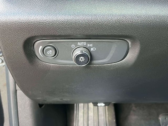 Used 2020 Chevrolet Traverse LS FWD image 31