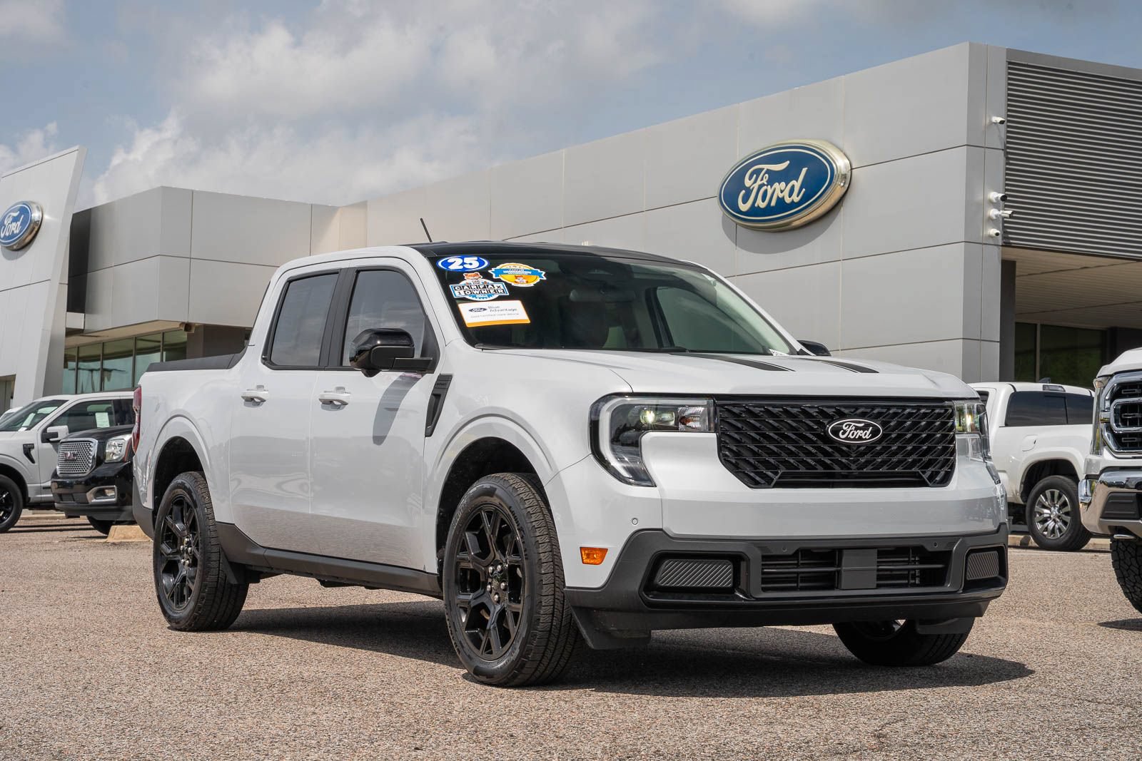 Certified 2025 Ford Maverick Lariat w/ Black Appearance Package