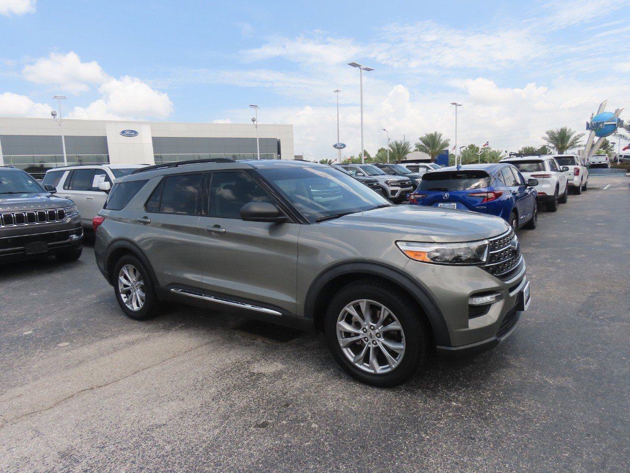 Certified 2020 Ford Explorer XLT w/ Equipment Group 202A RWD image 7