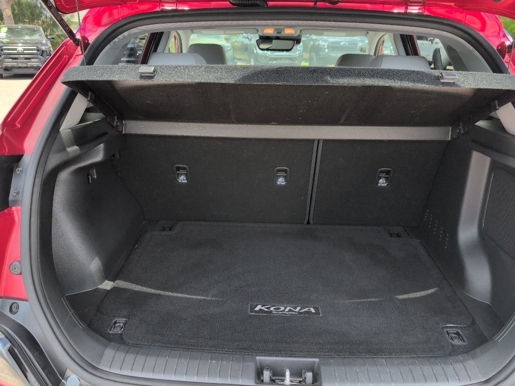 Used 2023 Hyundai Kona Limited FWD image 12