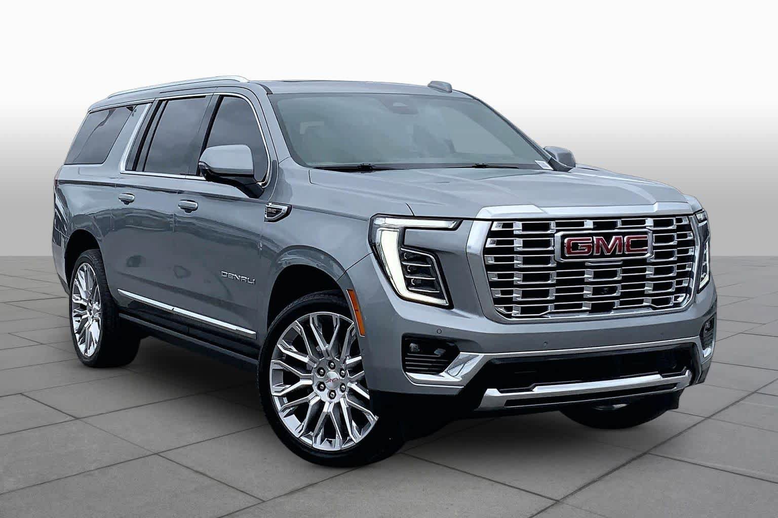 Used 2025 GMC Yukon XL Denali w/ Denali Reserve Package AWD/4WD image 3