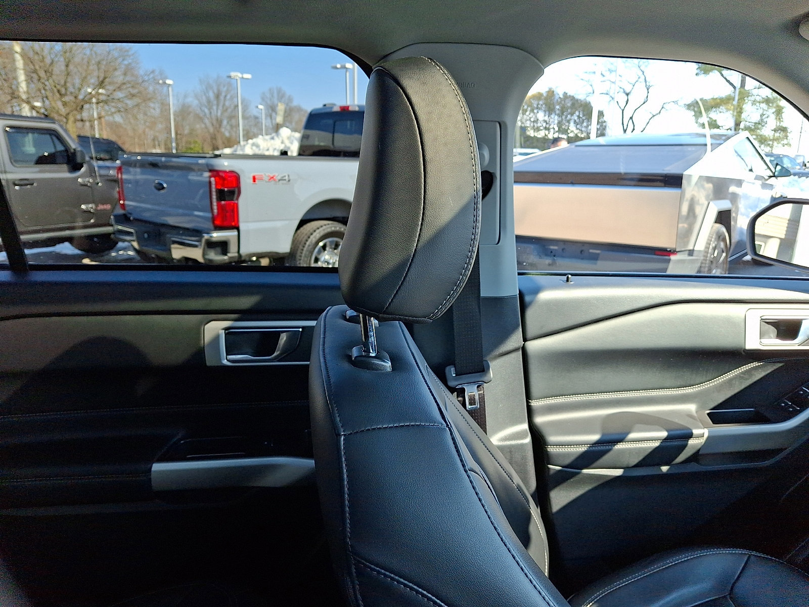 Certified 2022 Ford Explorer XLT w/ Equipment Group 202A image 13