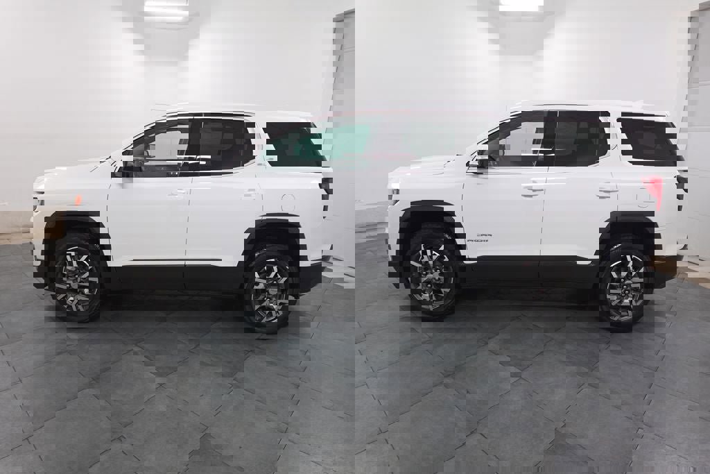 Used 2023 GMC Acadia SLE image 2