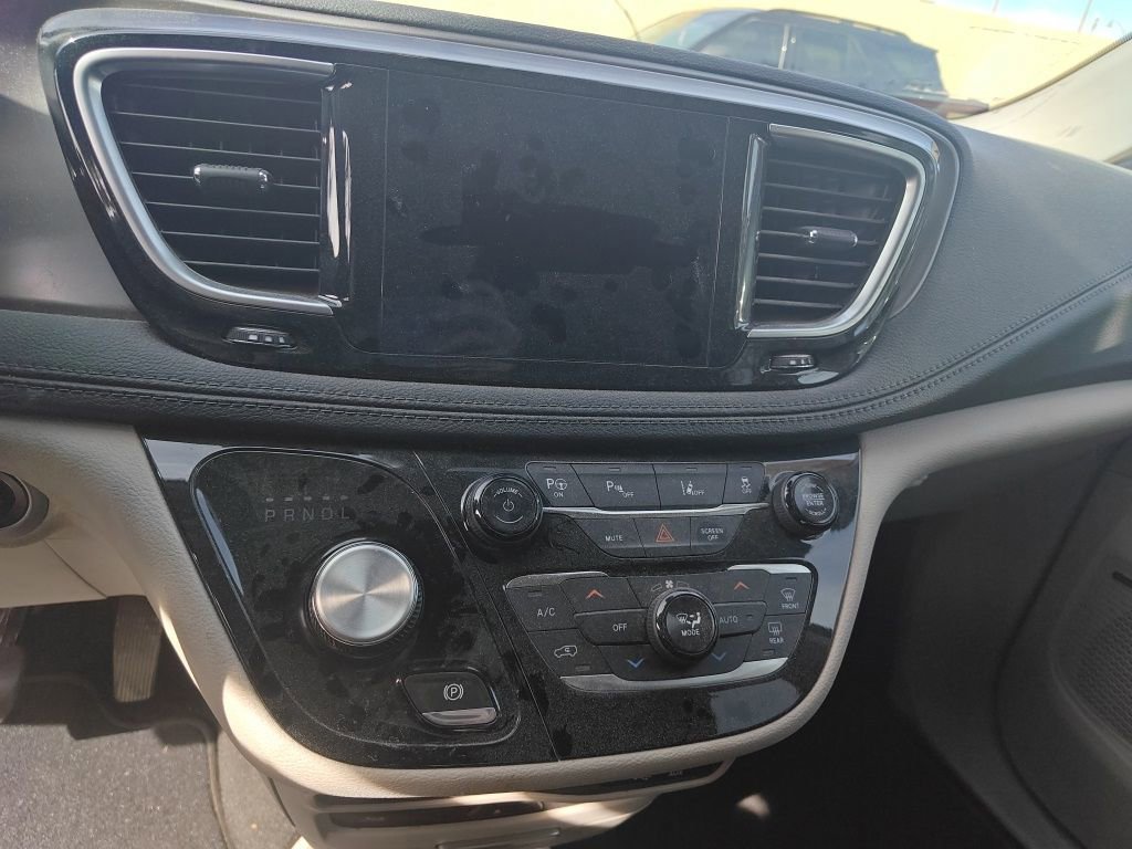 Used 2018 Chrysler Pacifica Limited w/ Advanced Safetytec Group image 15