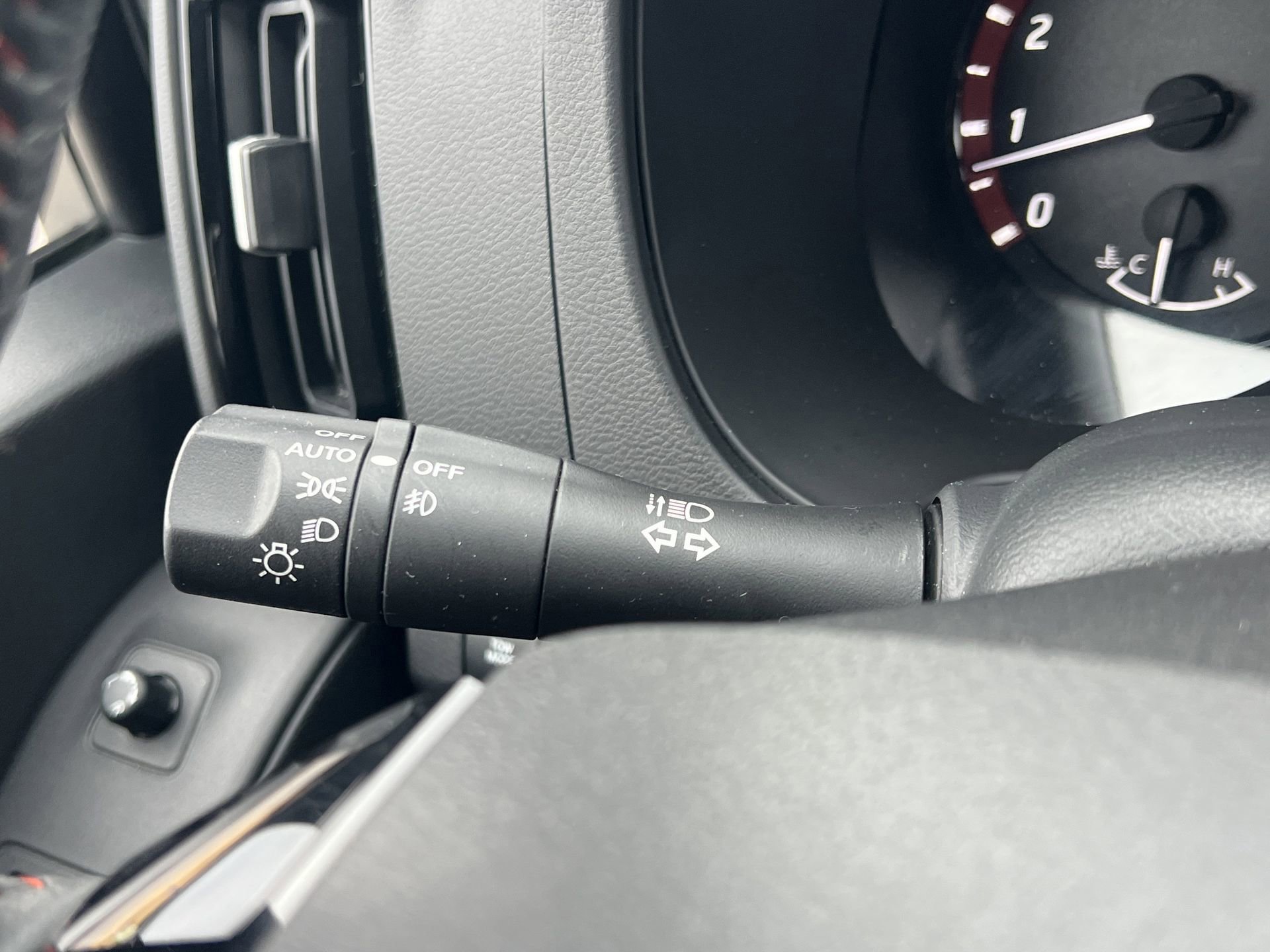 Used 2025 Nissan Frontier PRO-4X image 15